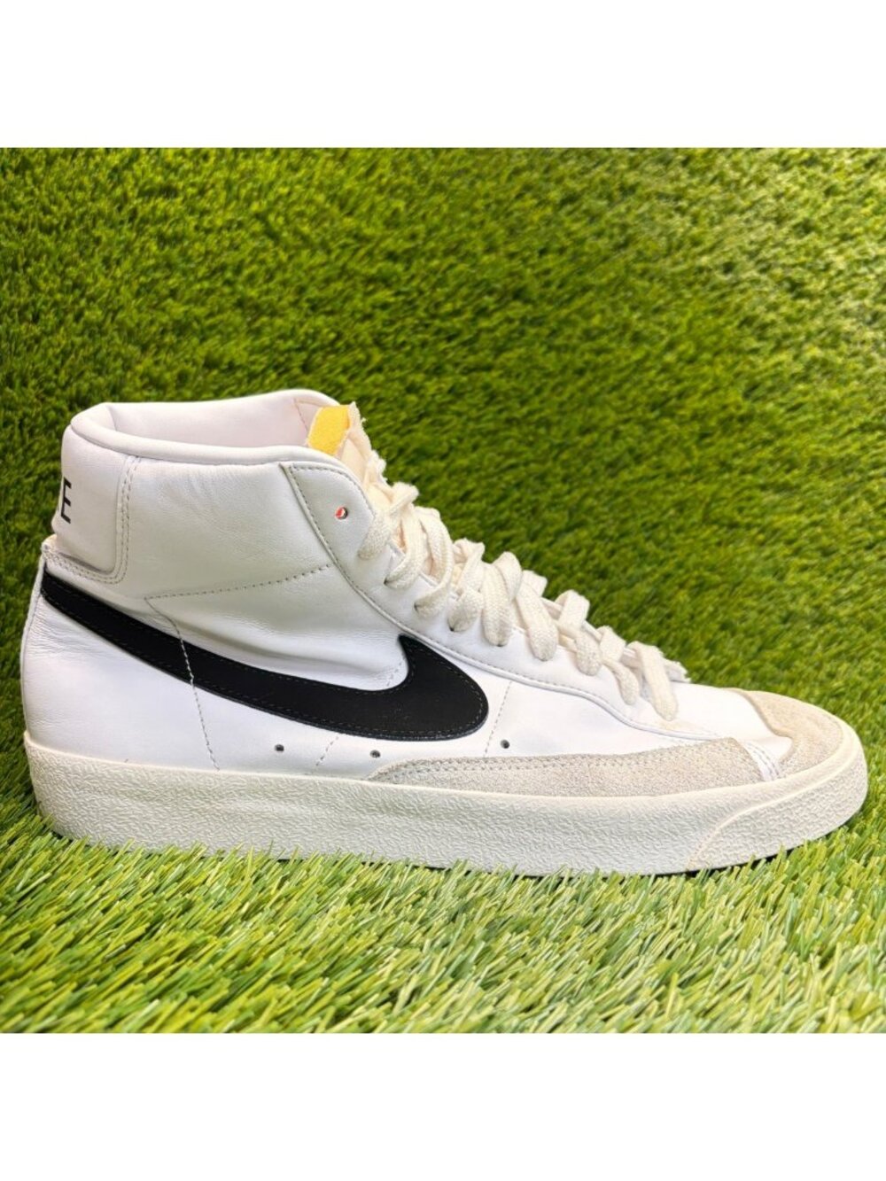 Nike Blazer Mid 77 Vintage Womens Size 11 White Black Athletic Shoes Sneakers